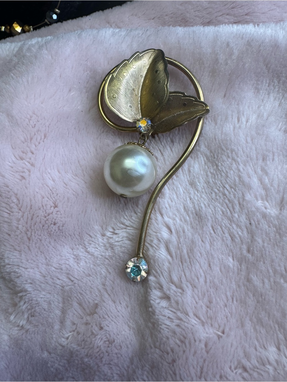 Vintage Gold Leaf Pearl Drop Brooch -